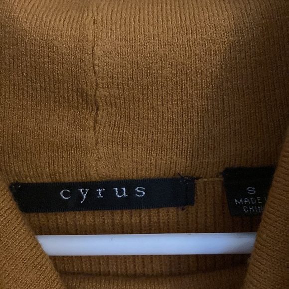 Turtleneck sweater - Picture 3 of 3